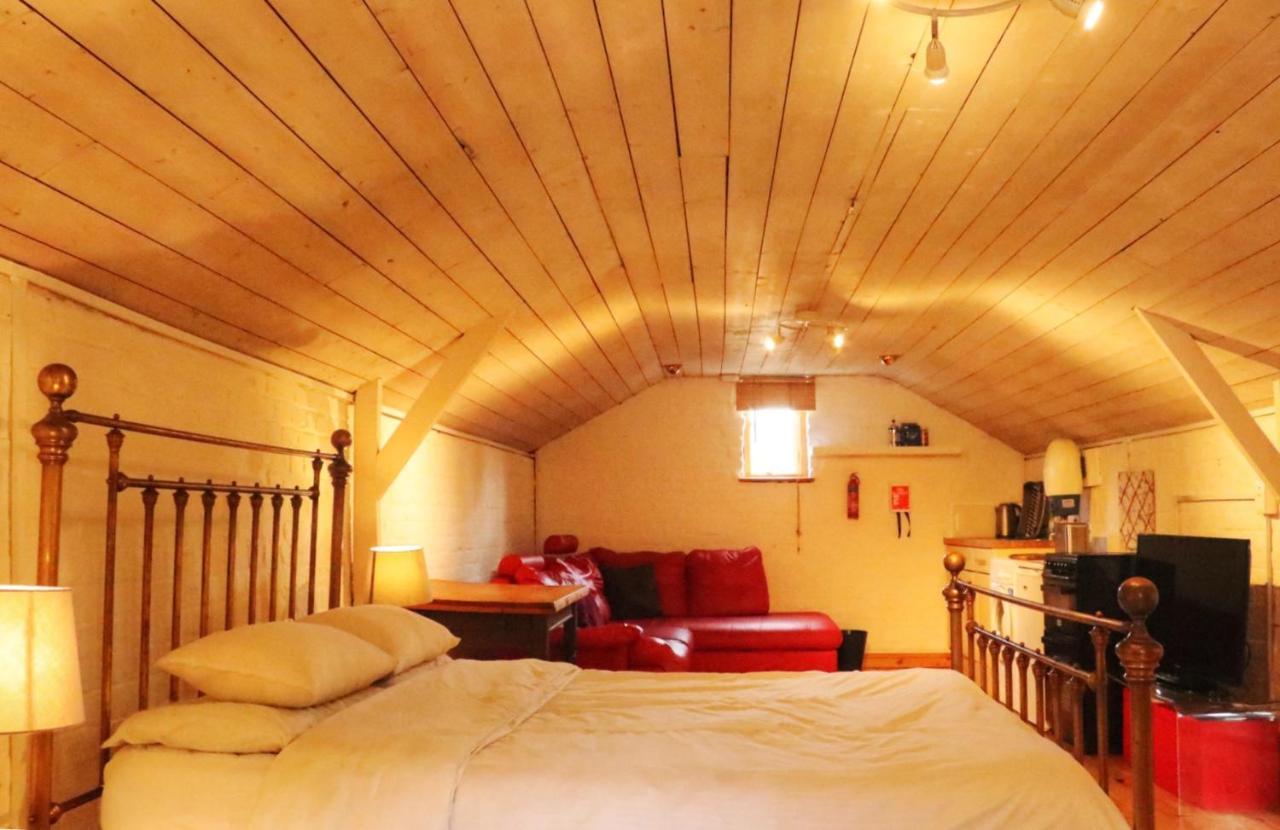 Lee Valley Lodge Чезент Екстер'єр фото